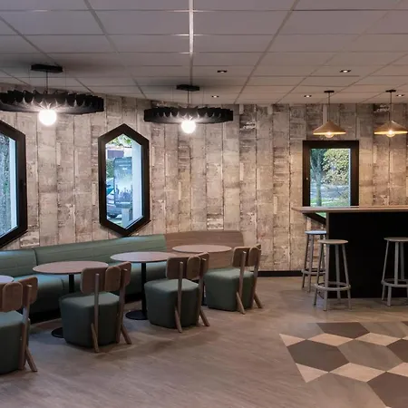 Ibis Pontoise Le Port فندق