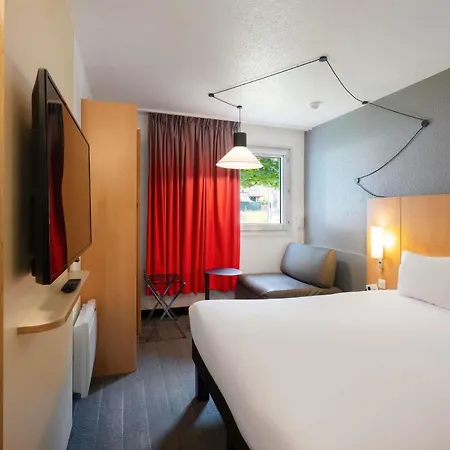 Ibis Pontoise Le Port فندق 3*