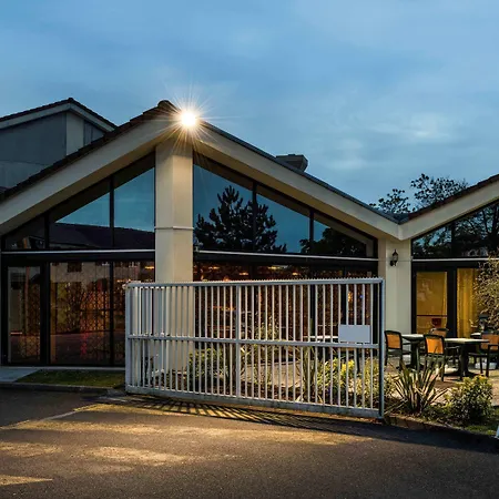 Ibis Pontoise Le Port فندق 3*