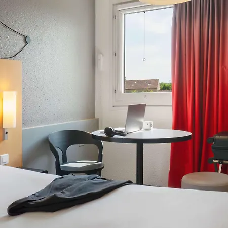 Ibis Pontoise Le Port