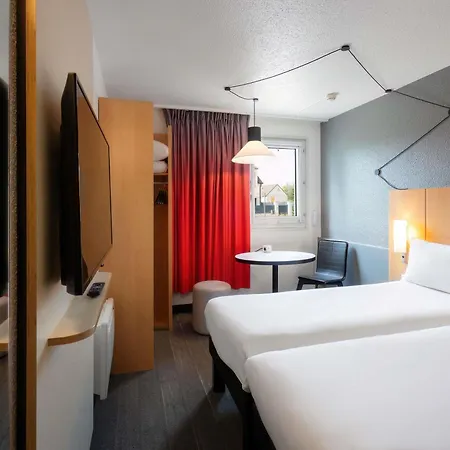 Ibis Pontoise Le Port فندق 3*