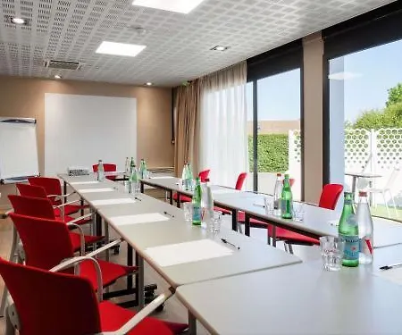 호텔 이비스 세르지 퐁투아즈 르 포르 3*