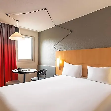 Ibis Pontoise Le Port 3*