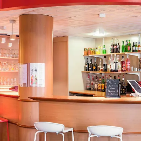 Ibis Pontoise Le Port فندق